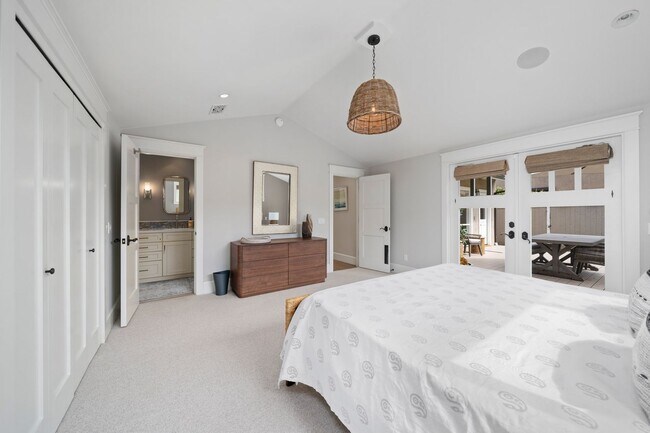 Building Photo - Stunning Single Family Home in the Heart o...