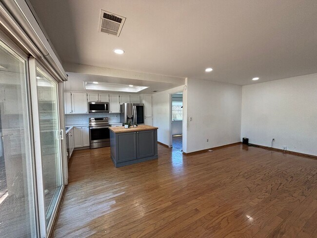 Building Photo - Move-In Ready Home with Remodeled Kitchen and Baths