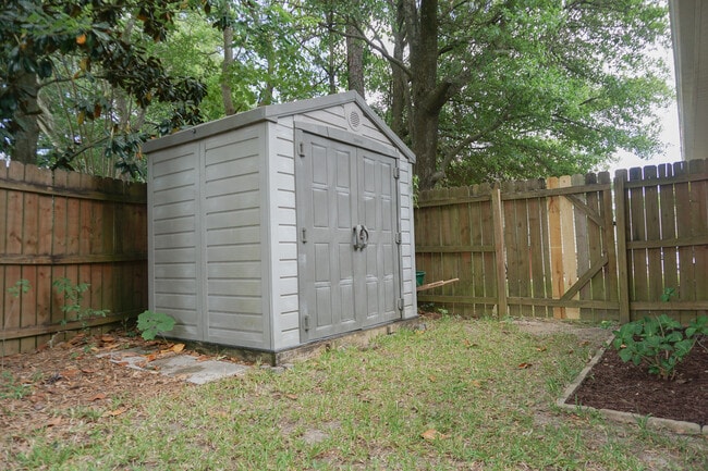 Building Photo - 212 Ladue Ave