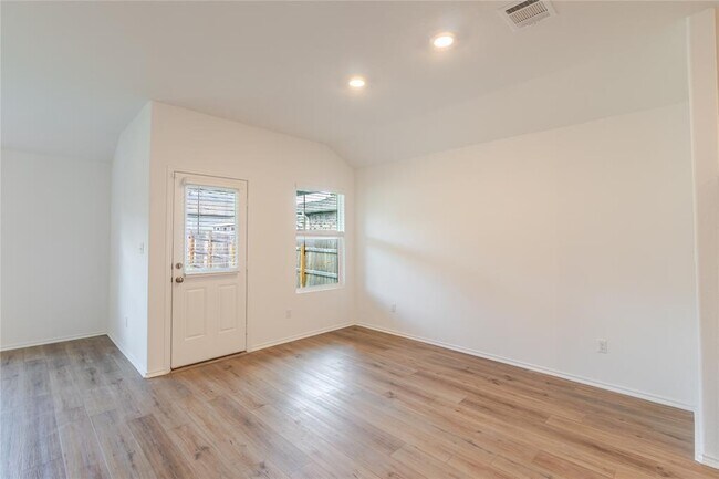 Building Photo - 1729 Catahoula Dr