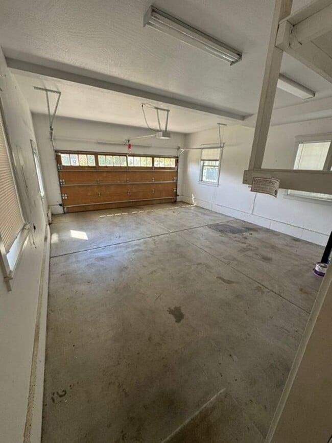 Building Photo - 230 Cottage St