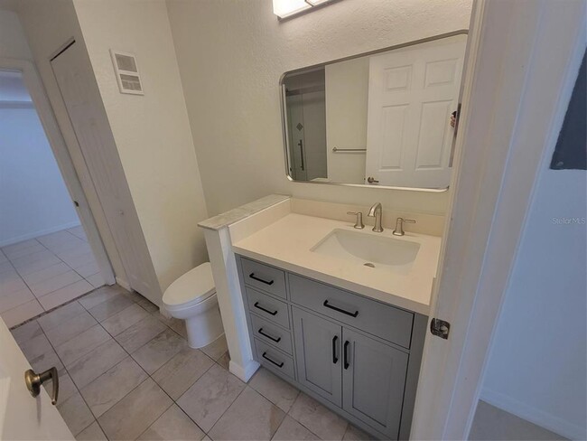 Building Photo - 823 Camargo Way