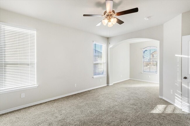 Building Photo - Spacious 5-Bedroom Home for Rent in Harker Heights