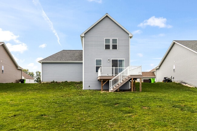 Building Photo - W218N16066 Tiger Lily Dr