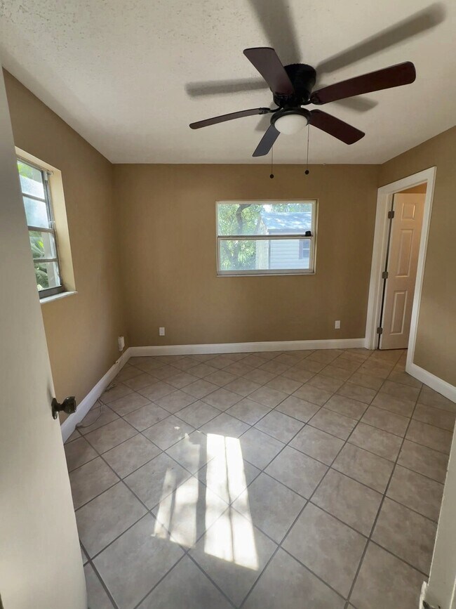 Building Photo - 608 60th Ave Dr W