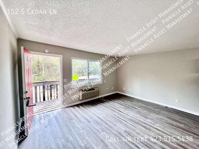 Building Photo - 152 S Cedar Ln