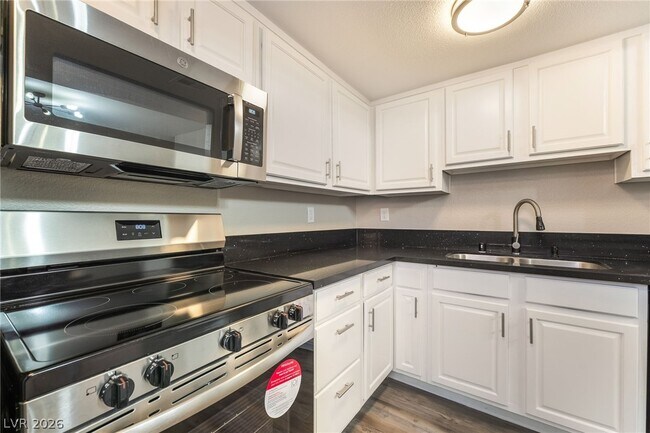 Building Photo - 5317 Indian River Dr