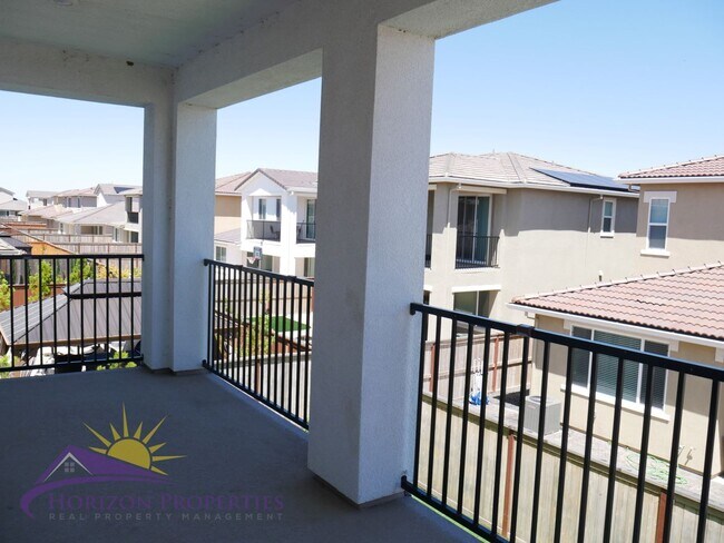 Building Photo - Modern Two-story 4 Bed 3.5 Bath 2,786 sqft...