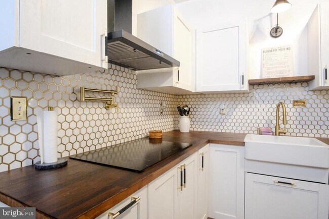 Building Photo - 3030 Edgemont St