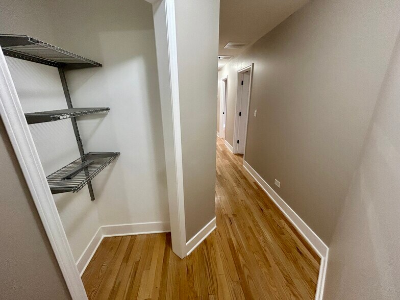 Building Photo - 5644 S Prairie Ave