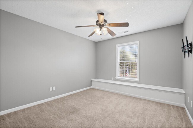 Building Photo - 713 Elizabeth Dr