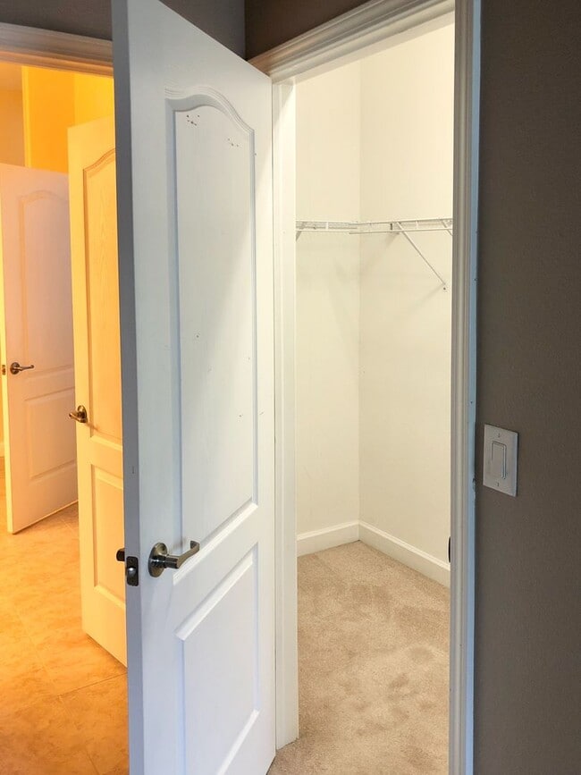 Building Photo - Beautiful 3/2 Spacious Home with a Covered...