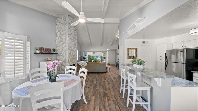 Building Photo - 7526 N Vía De La Campana