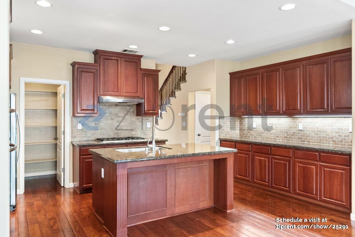 Building Photo - 651 Carrington Ct