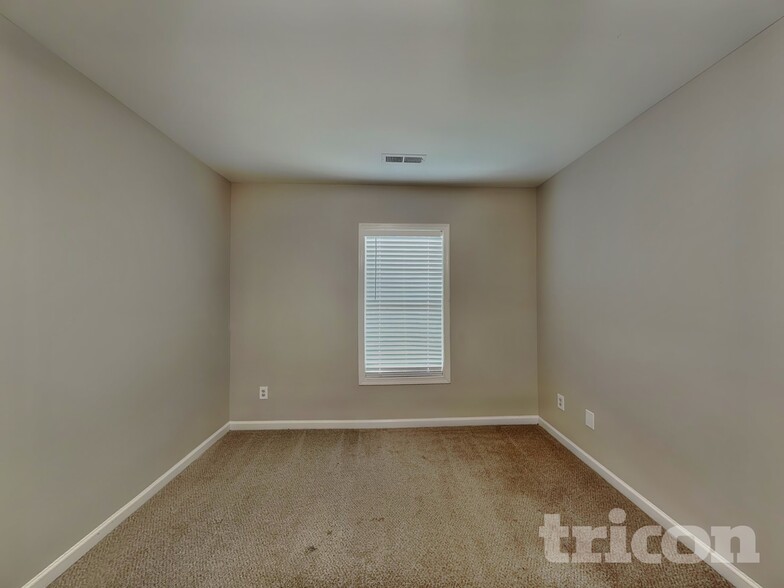 Building Photo - 1218 Azalea Dr