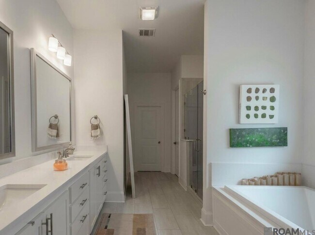 Building Photo - 3 Bedroom House in Rouzan | Community Pool