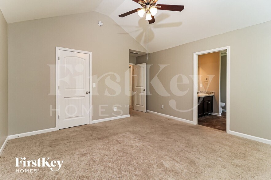 Building Photo - 415 Shady Glen