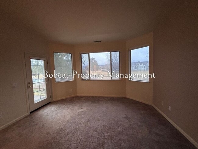 Building Photo - 1054 Camellia Ct