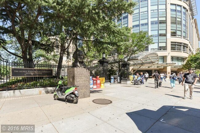 Building Photo - Westend/Georgetown One Bedroom, One Bath i...