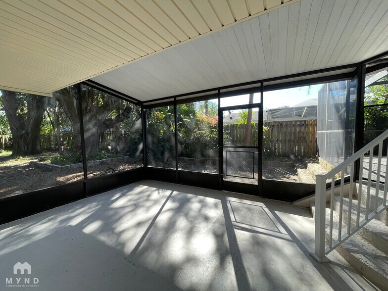 Building Photo - 1200 Lake Valrico Ln