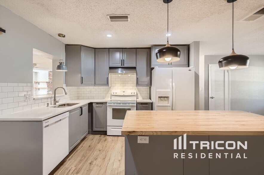 Building Photo - 6685 26th Way N