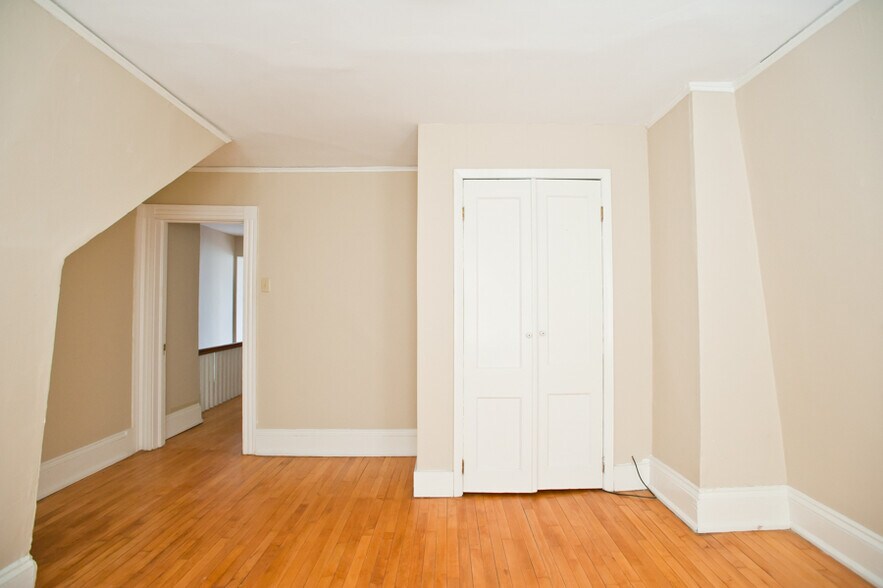 Building Photo - 2216 E Ivanhoe Pl