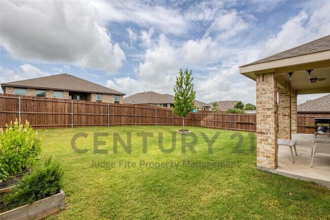 Building Photo - 1825 Agarito Dr