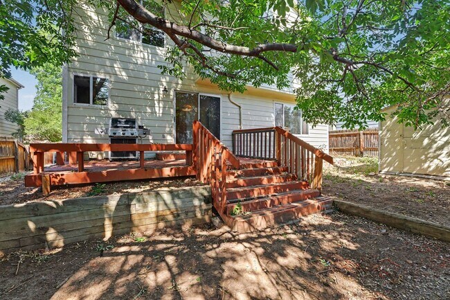 Building Photo - Spacious 5 Bedroom Home with Fenced Yard & 2 Car Garage