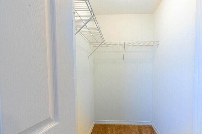 Building Photo - 17235 Avondale Cir