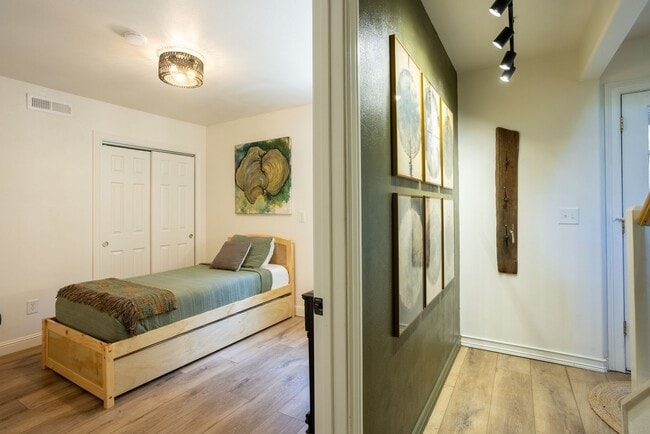 Building Photo - Ultra Unique Chico Tree House in The Avenues