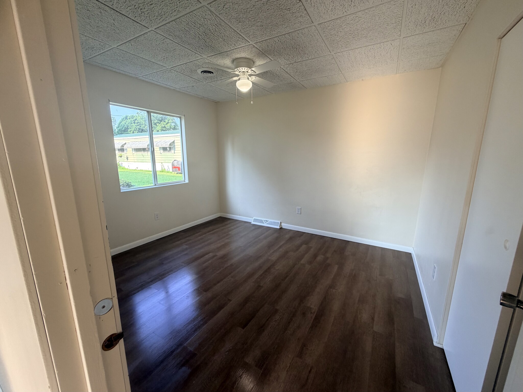 Bed 2 - 330 Bessemer Ave
