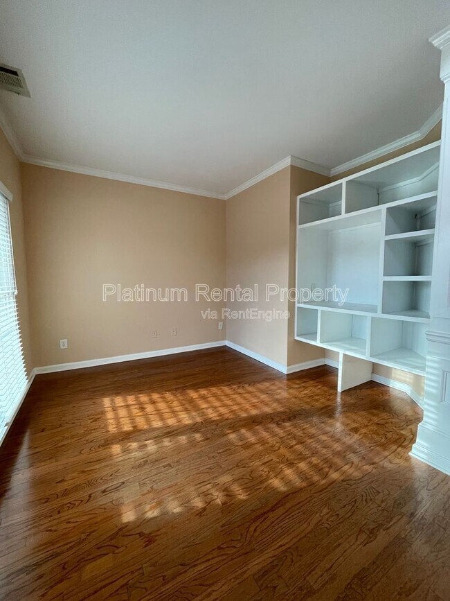 Building Photo - 2126 Malden Hill Dr