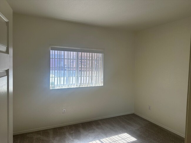 Building Photo - NE Near Nellis! Gated! Community Pool, Spa...
