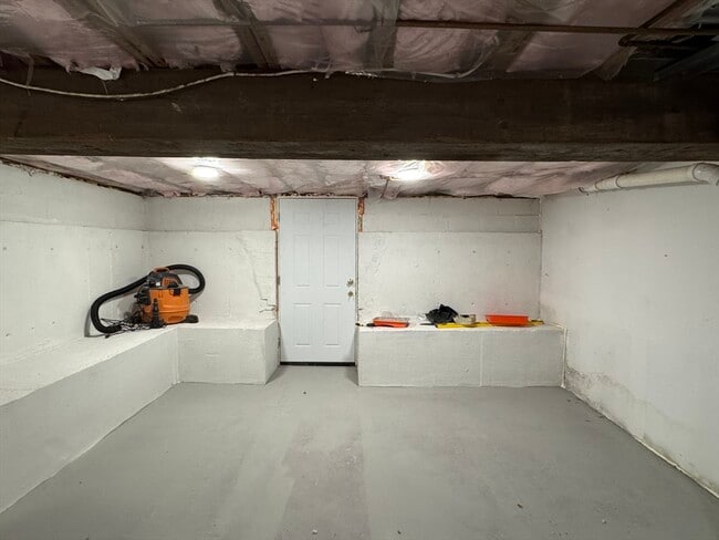 Building Photo - 66 Gardner St