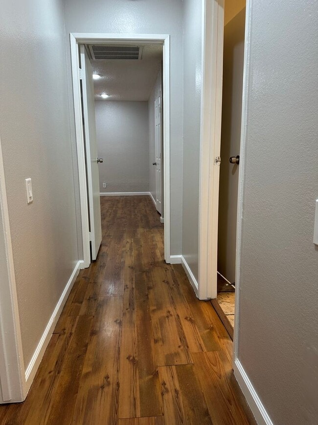 Building Photo - SE Desert Inn and Eastern!! Townhouse with 2 parking Spaces!! Recent Remodel!!