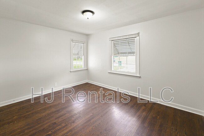 Building Photo - 10139 Cabot Dr