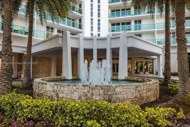 Building Photo - 100 Bayview Dr