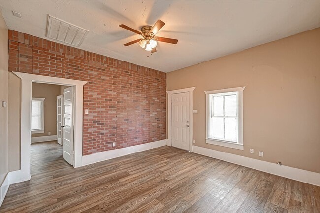 Building Photo - 406 Woodward St