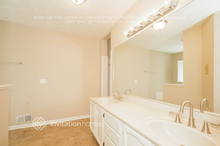 Building Photo - 500 Clear Lake Ln