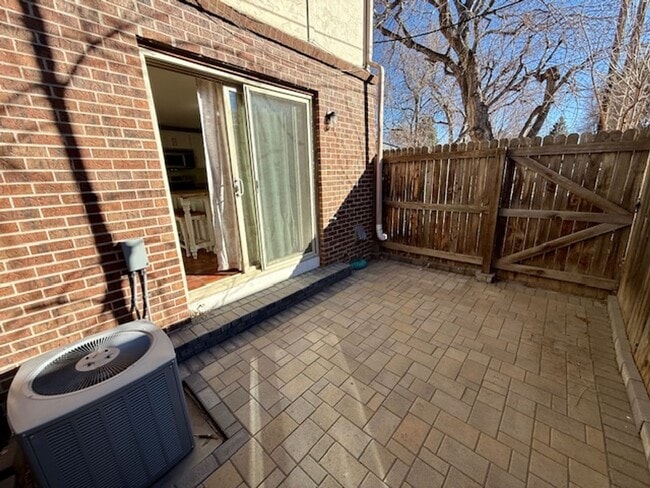 Building Photo - Wheat Ridge 2-story