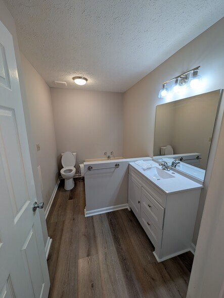 Building Photo - 124 Pepper Grove Dr