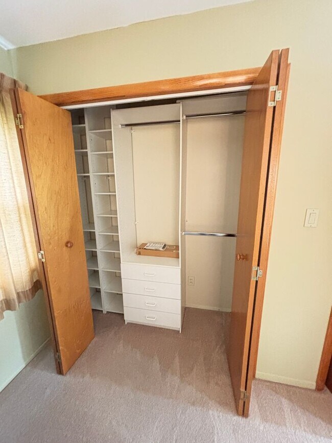 Building Photo - Spacious 3br Home for rent located in Whit...