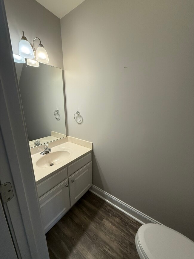 Building Photo - 917 Shearer St