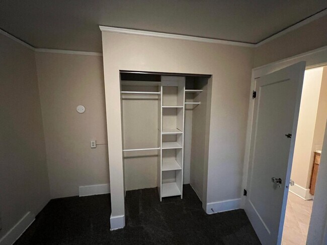 Building Photo - Charming and Spacious 4 Bed, 2.5 Bath Home near Downtown