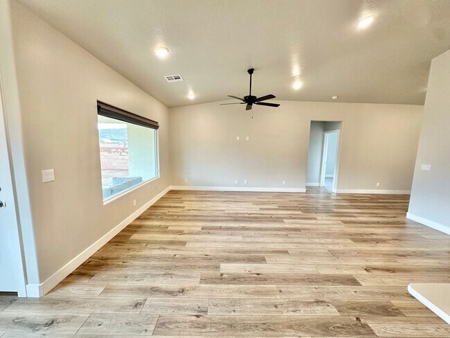 Building Photo - Beautiful Red Waters Home