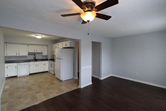 Building Photo - 209 Coburn Dr