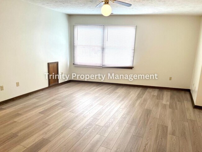 Building Photo - 1419 W Pike St