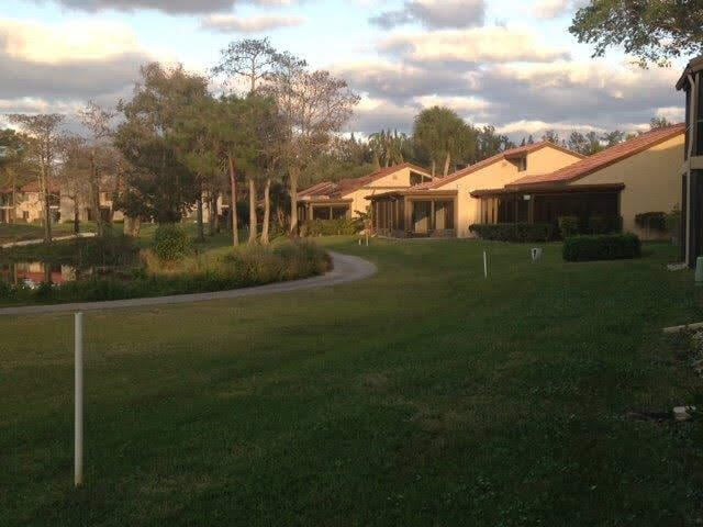 Building Photo - 8425 Casa Del Lago