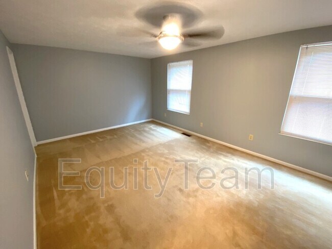 Building Photo - 812 Woodlyn Dr S