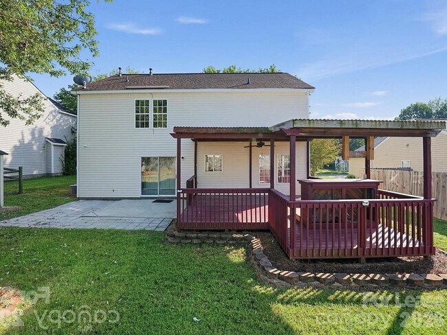 Building Photo - 3003 Hawick Commons Dr